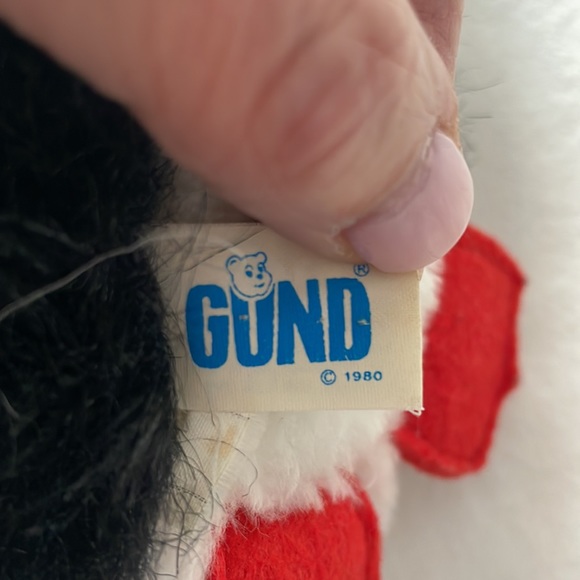 Gund penguin toy wearing earmuffs. Has a squeaker in its left flipper. rare - Picture 5 of 6
